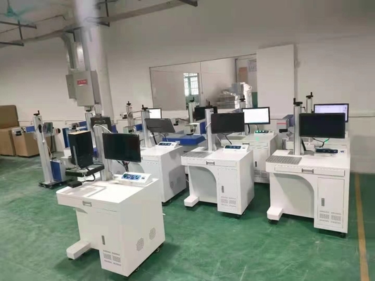 Metal için 30W RAYCUS IPG MOPA Renkli Lazer Gravür Makinesi